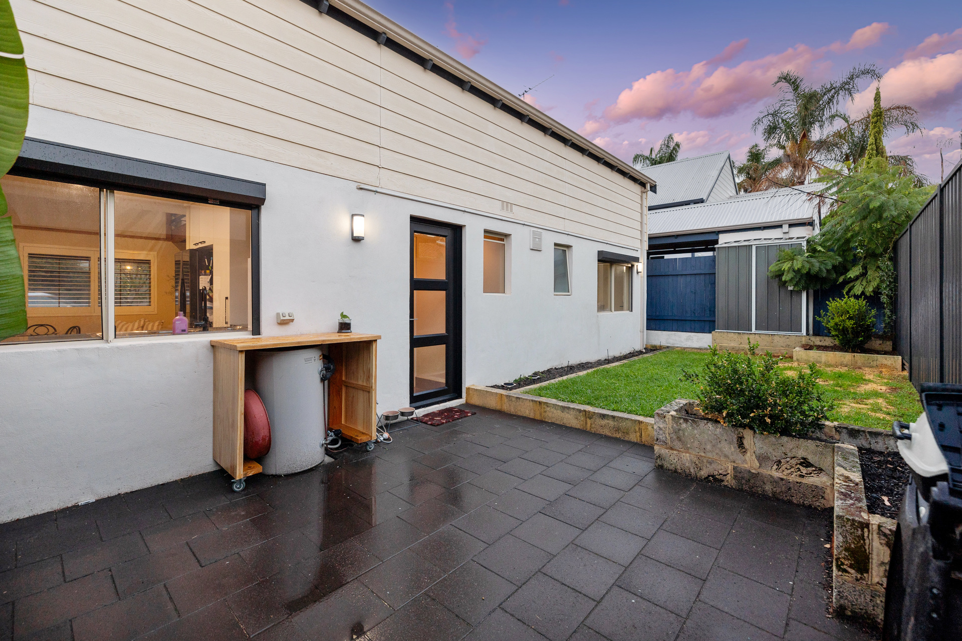 2/21 Short Street, Joondanna, WA 6060 AUS