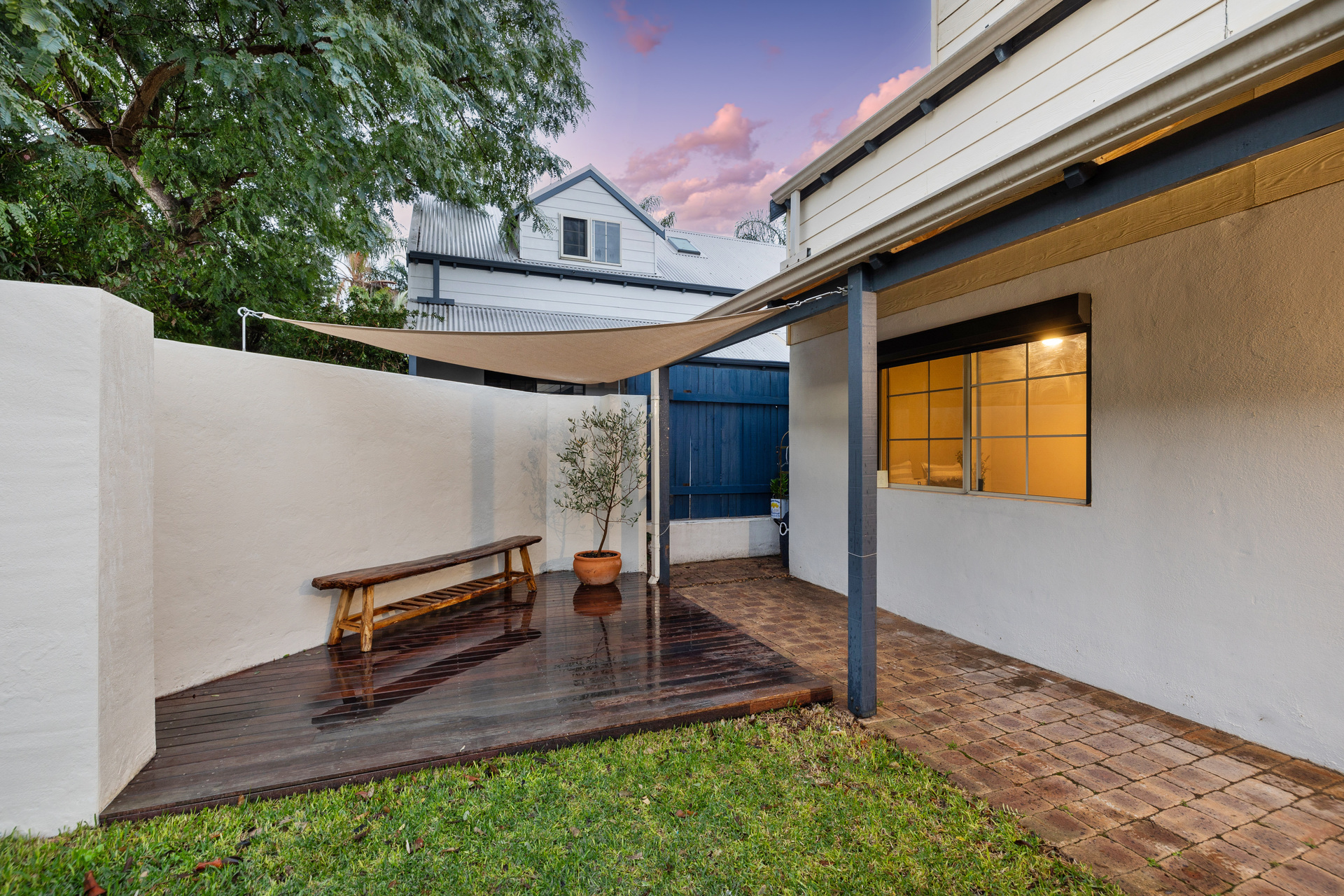 2/21 Short Street, Joondanna, WA 6060 AUS